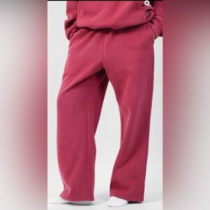 Comfrt Signature Straight Wide Leg
Sweatpants - Small Color: Berry